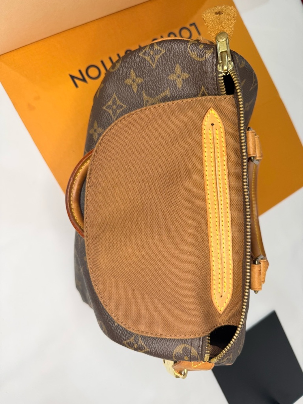 Louis Vuitton Monogram Speedy 25 - Picture 11 of 16